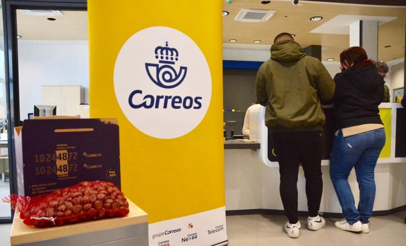 Presentación de la camapaña de envío de castañas de Correos. / QUINITO
