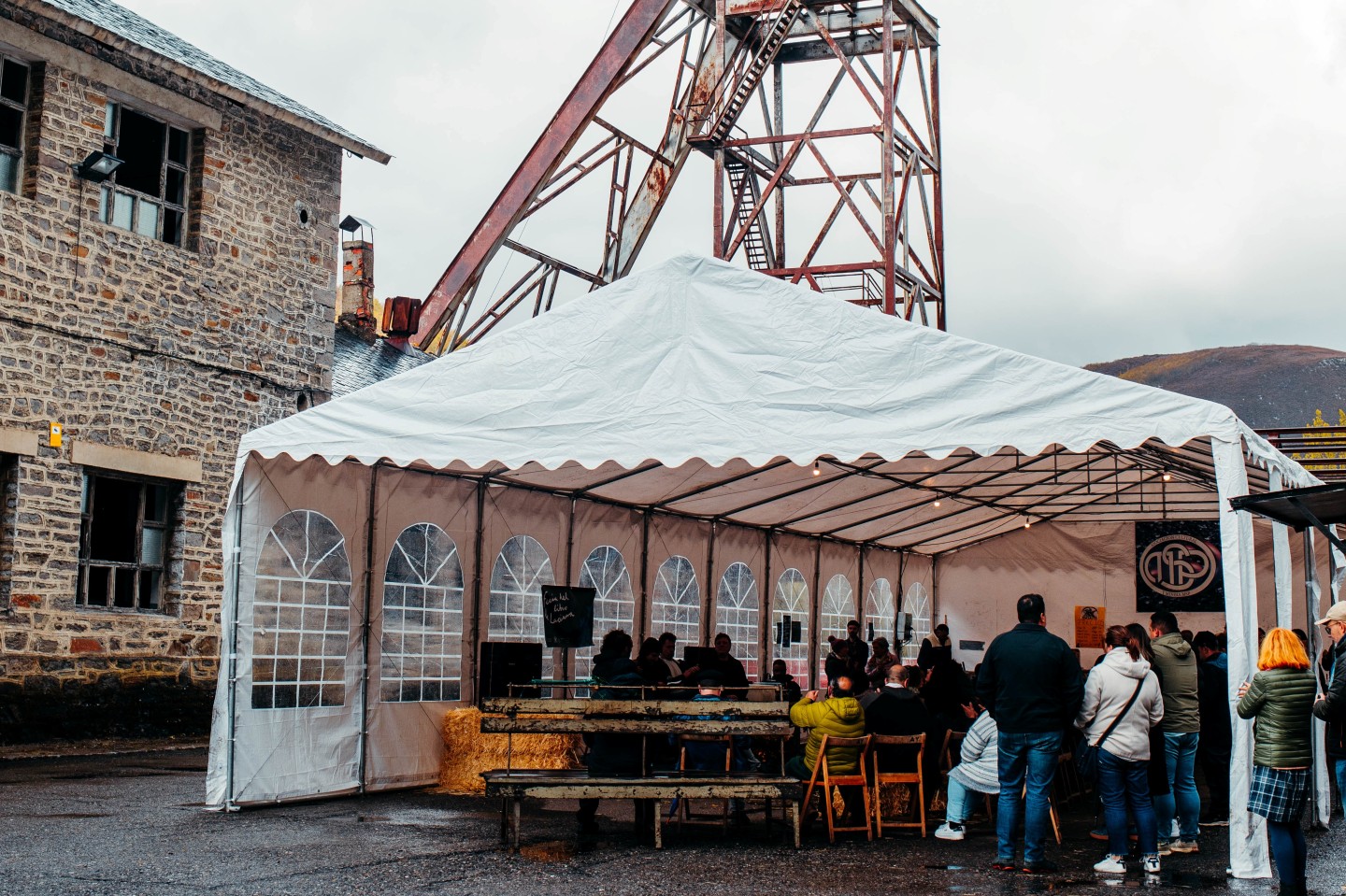 Feria del Libro de Laciana en el Pozo María