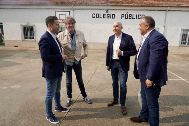 El secretario general del Partido Socialista de Castilla y León, Carlos Martínez, participa junto al secretario general del PSOE de León, Javier Alfonso Cendón, y el secretario adjunto de Política Municipal, Alejandro Soler, con alcaldes y concejales de la provincia de León