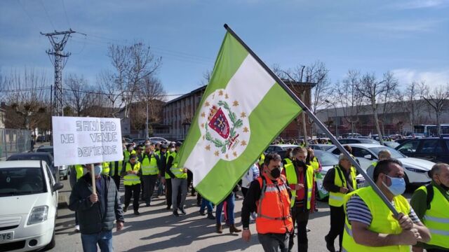 Llegada de la marcha blanca por la sanidad al Hospital El Bierzo. / Kalax Llegada de la marcha blanca por la sanidad al Hospital El Bierzo. / Kalax