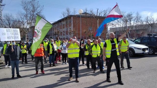 Llegada de la marcha blanca por la sanidad al Hospital El Bierzo. / Kalax Llegada de la marcha blanca por la sanidad al Hospital El Bierzo. / Kalax