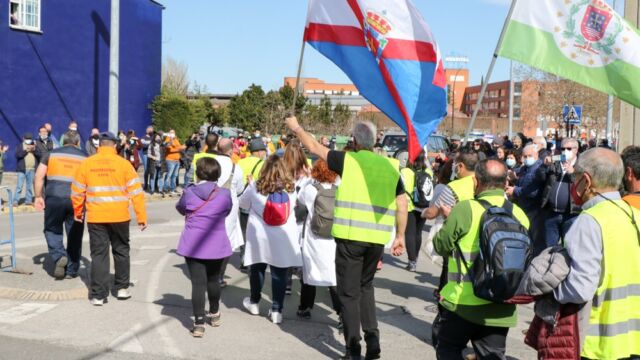 Última etapa de la marcha blanca entre Cubillos y Ponferrada. / Iván Kalax